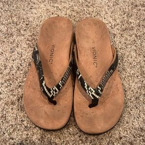 Vionic flip flops